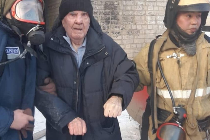 В многоэтажном доме в Усть-Каменогорске произошел пожар