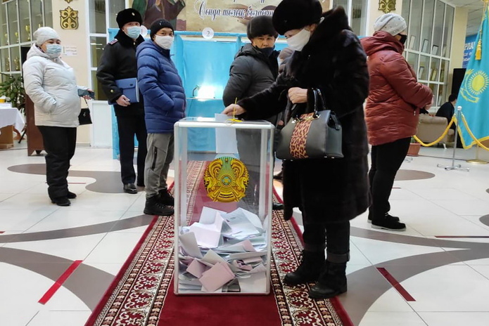 С 7 утра в Усть-Каменогорске открылись избирательные участки