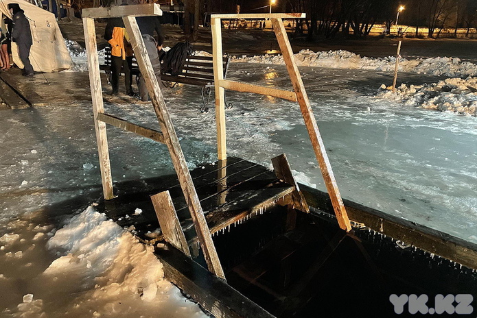 В Усть-Каменогорске этой ночью начались Крещенские купания