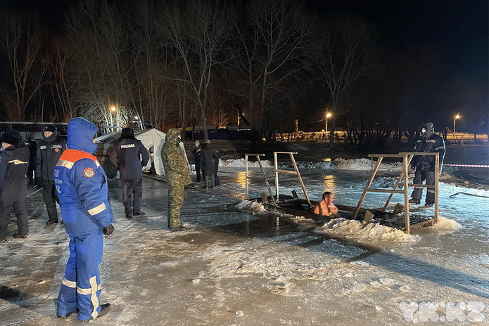 В Усть-Каменогорске этой ночью начались Крещенские купания