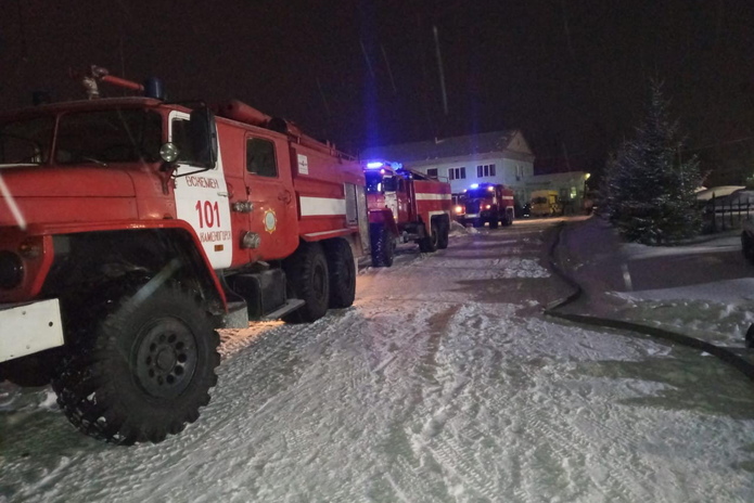 Минувшей ночью спасатели Усть-Каменогорска ликвидировали крупный пожар