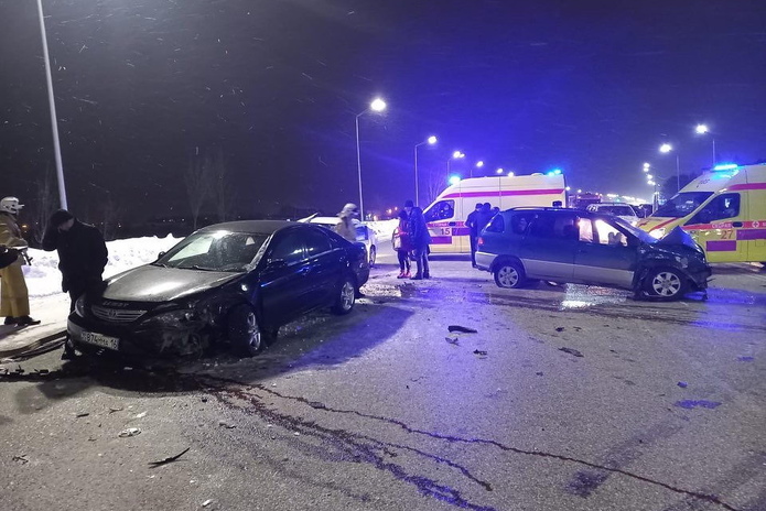 На пр. Сатпаева 18-летний водитель выехал на встречку и устроил ДТП