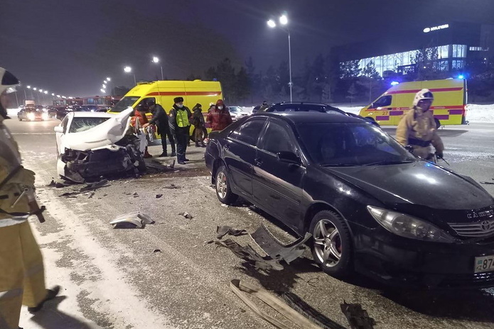 На пр. Сатпаева 18-летний водитель выехал на встречку и устроил ДТП