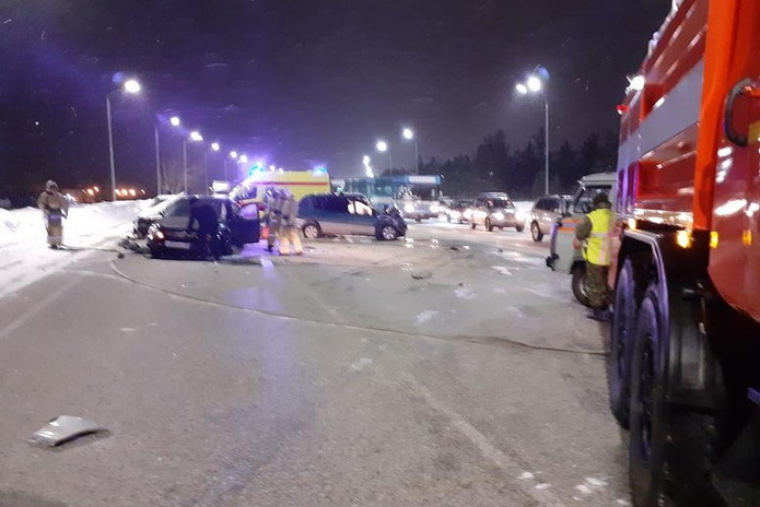 На пр. Сатпаева 18-летний водитель выехал на встречку и устроил ДТП