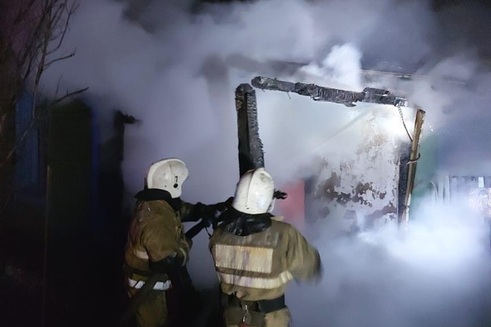 Минувшей ночью двое очевидцев спасли при пожаре пожилую женщину