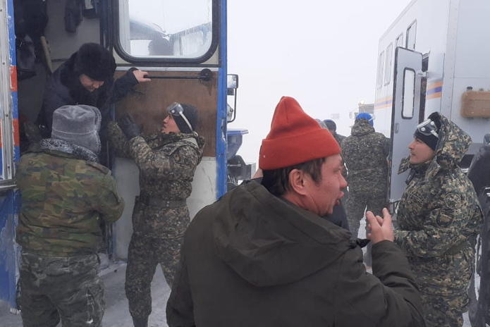 Спасатели ВКО продолжают оказывать помощь на трассах
