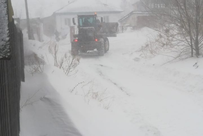 Весенний снегопад: город чистят с 4-х утра