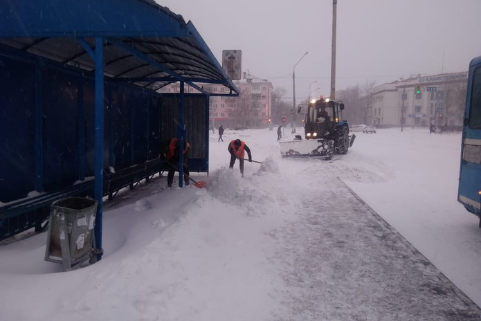 Весенний снегопад: город чистят с 4-х утра