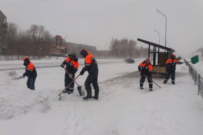 Весенний снегопад: город чистят с 4-х утра