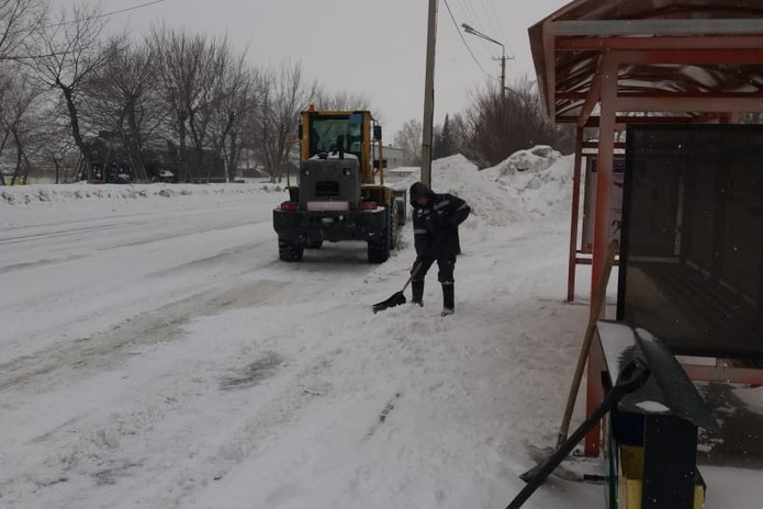 Весенний снегопад: город чистят с 4-х утра