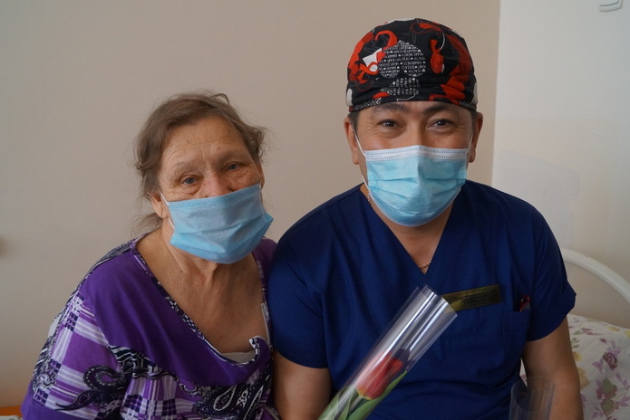 Подарки от неизвестного получили пациентки онкостационара в Усть-Каменогорске
