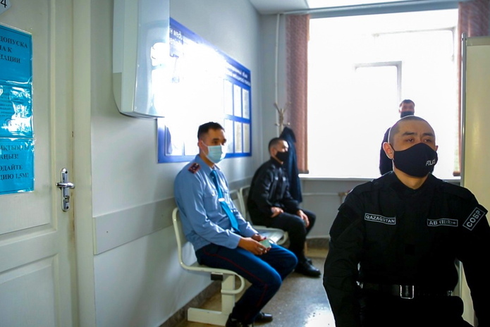 В ВКО начали прививать полицейских