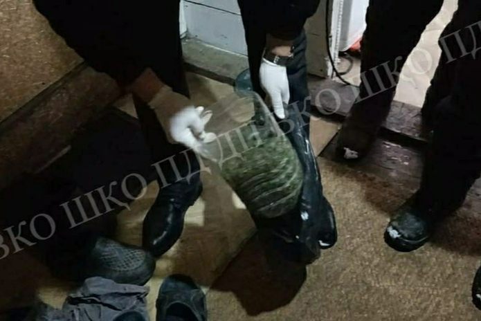 Мужчина из ВКО хранил наркотики за печкой