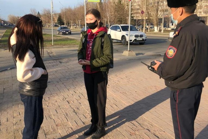 Устькаменогорцев просят не забывать про масочный режим