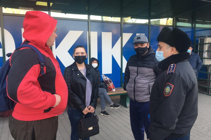 Устькаменогорцев просят не забывать про масочный режим