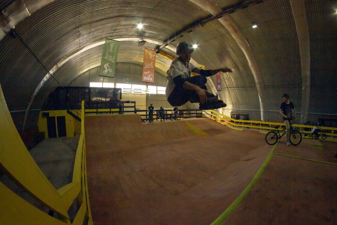 В Усть-Каменогорске работает первый крытый скейт-парк LimitSkateParkYK