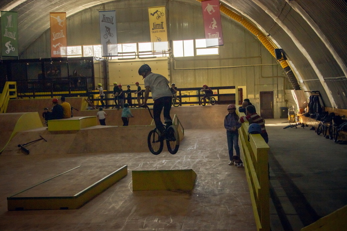 В Усть-Каменогорске работает первый крытый скейт-парк LimitSkateParkYK