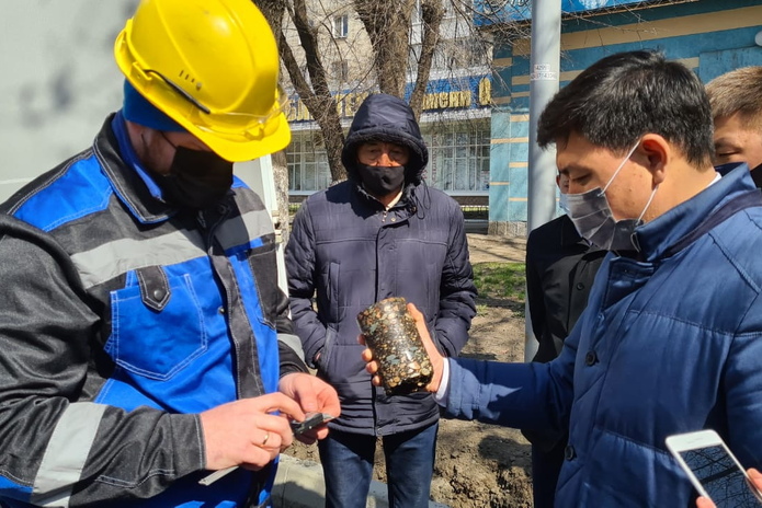 Аким города проверяет качество ремонта дорог