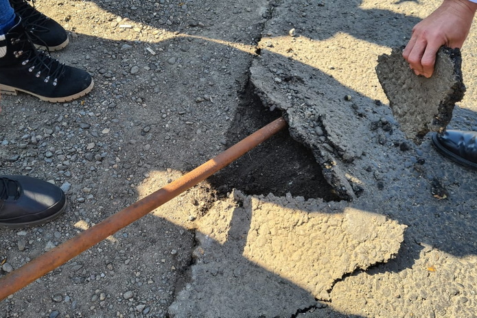 Жаксылык Омар настоял на снятии асфальта по ул. Мостовой