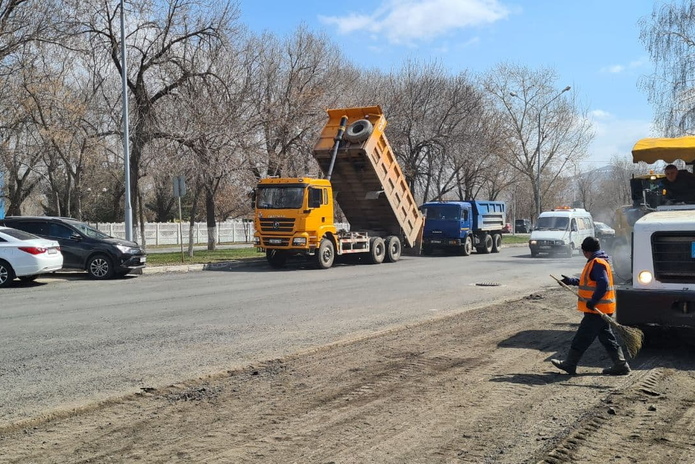При ремонтах дорог смотрят асфальт, бордюры, пандусы