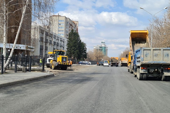 При ремонтах дорог смотрят асфальт, бордюры, пандусы