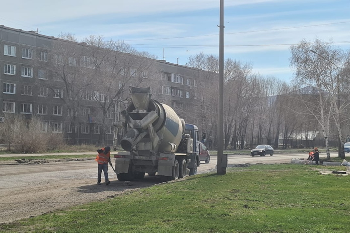 При ремонте дорог заделают и ямы на въездах во дворы