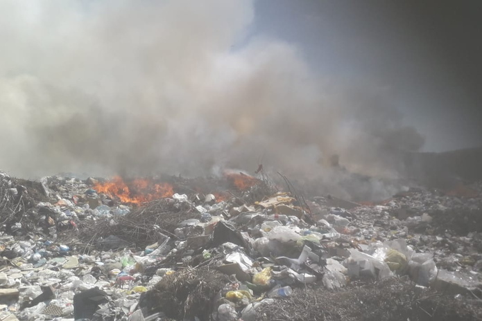 В Усть-Каменогорске вновь загорелась городская свалка
