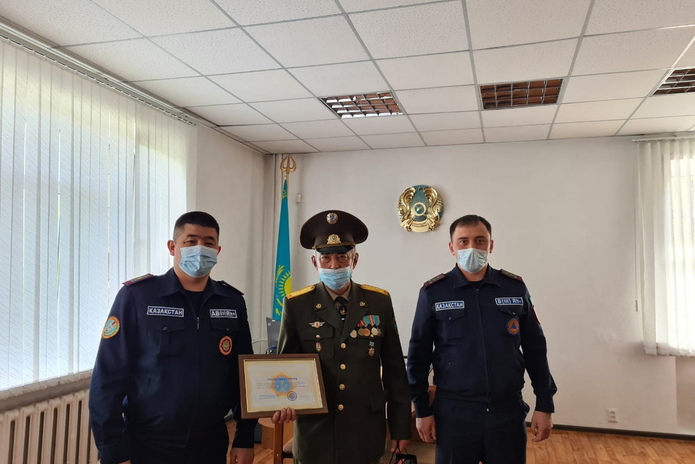В Усть-Каменогорске наградили троих героев