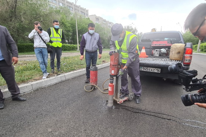 Аким города обнаружил недочёты в ремонте бульвара Гагарина