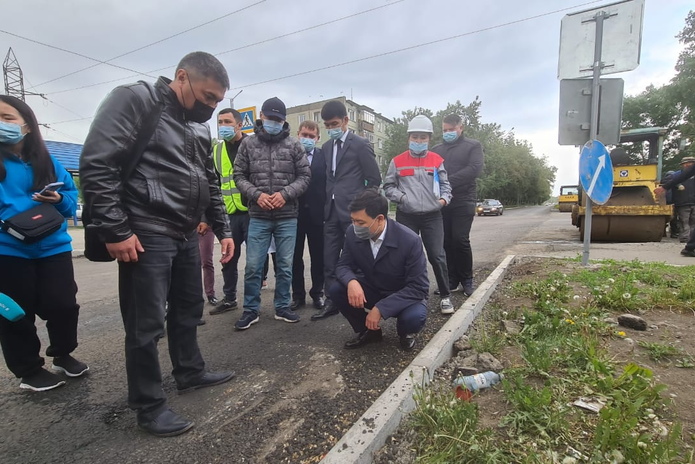 Аким города обнаружил недочёты в ремонте бульвара Гагарина