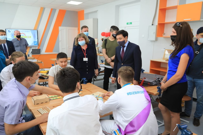 Аким города посетил самые необычные классы технологии в городе