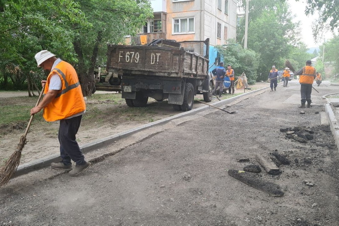 Начался ремонт междворовых проездов в Усть-Каменогорске
