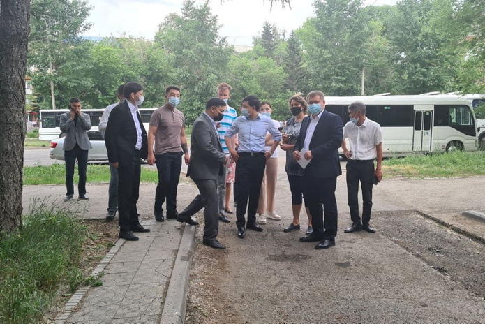 Начался ремонт междворовых проездов в Усть-Каменогорске