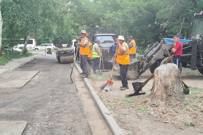 Начался ремонт междворовых проездов в Усть-Каменогорске