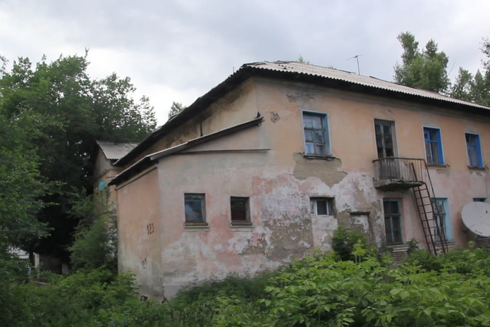 В Усть-Каменогорске обрушился потолок в жилом доме