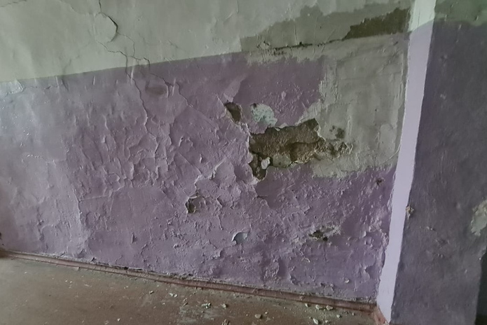 Жителям дома с обрушенной крышей поможет акимат