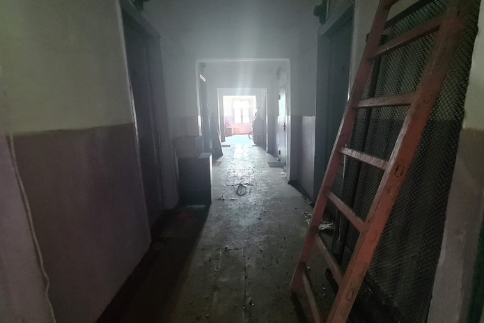 Жителям дома с обрушенной крышей поможет акимат