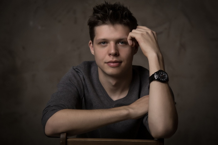 Почему победитель казахстанского X-Factor решил учить вокалу ребят из детского дома