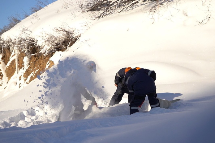 Спасатели ВКО  помогли Деду Морозу и Снегурочке, попавшим в лавину