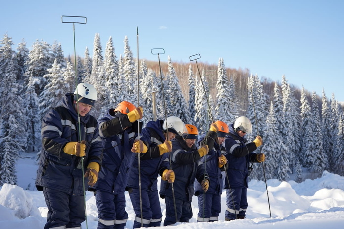 Спасатели ВКО  помогли Деду Морозу и Снегурочке, попавшим в лавину