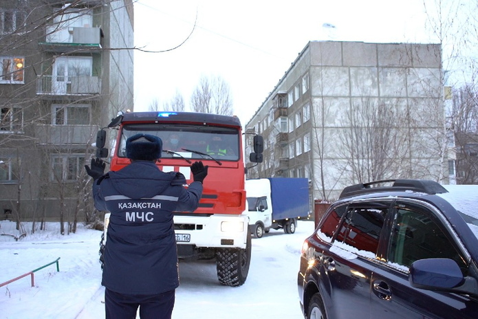Водители перекрывают проезд спецтехники по дворам