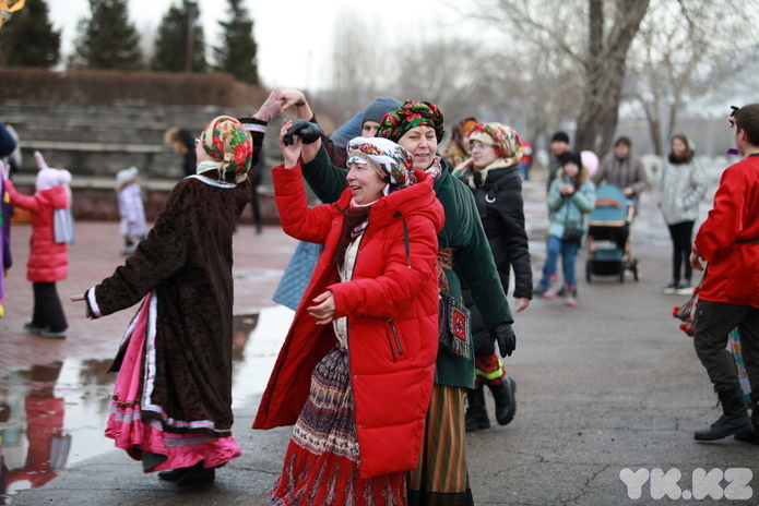 В Усть-Каменогорске народными гуляниями отметили Масленицу