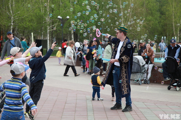1 мая в Усть-Каменогорске отмечают День единства народа Казахстана