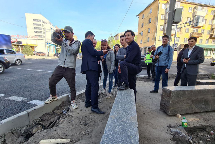 Впервые в Усть-Каменогорске ремонт дороги сделали за месяц