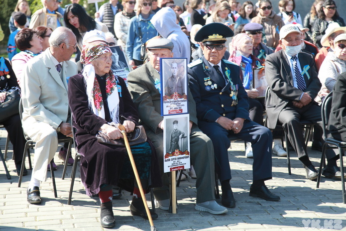 Возложением цветов к Мемориалу Славы началось 9 мая в Усть-Каменогорске