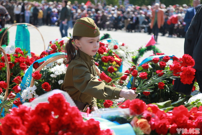 Возложением цветов к Мемориалу Славы началось 9 мая в Усть-Каменогорске