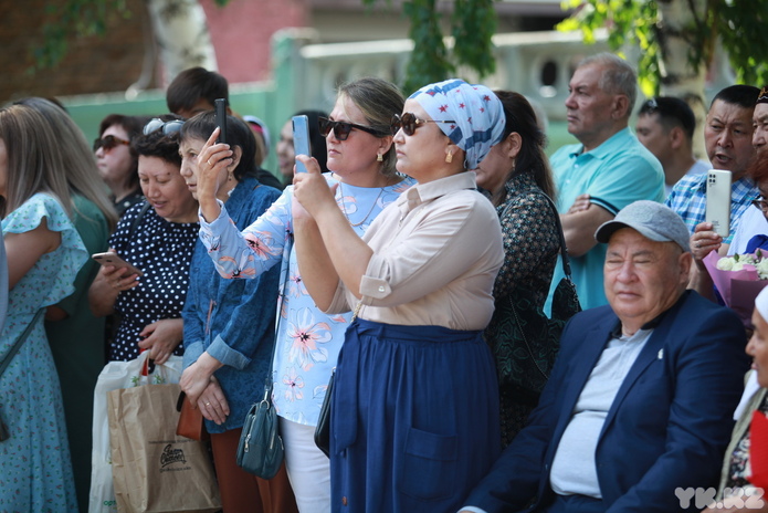 В Усть-Каменогорске в школах города звенят последние звонки