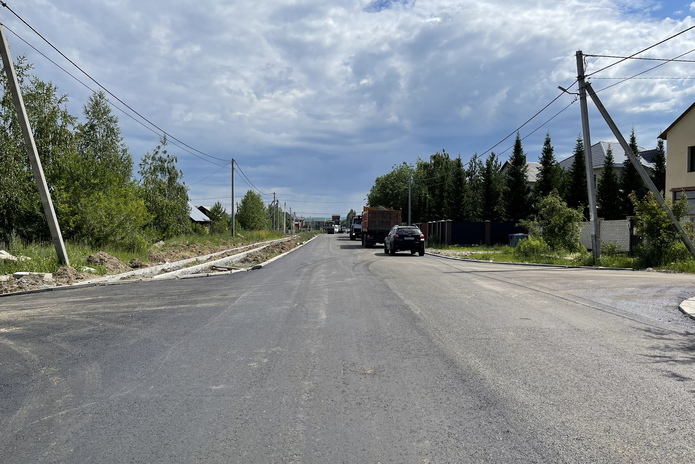 В поселке Ульбинский идет средний ремонт главной дороги