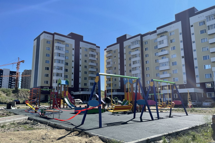 В Усть-Каменогорске продолжается строительство детских и спортивных площадок