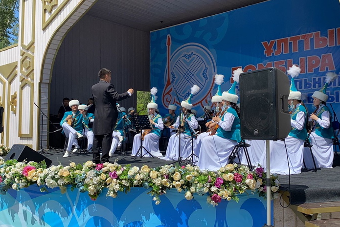 День домбры празднуют в Восточном Казахстане